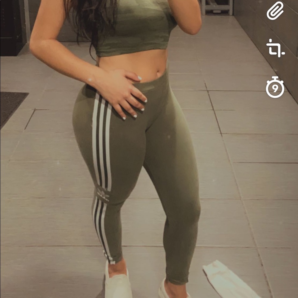 Been wore a couple times adidas leggings. very flattering on body.